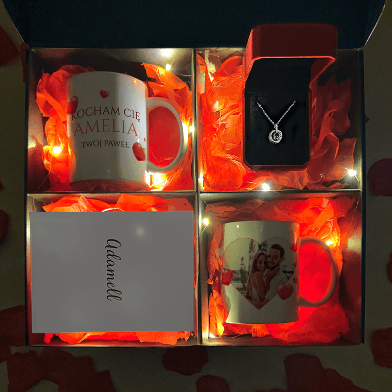 2x kubek z nadrukiem KOCHAM CIĘ + wisiorek box 3 w 1 - zestaw prezentowy, spersonalizowany prezent dla pary - Adamell.pl
