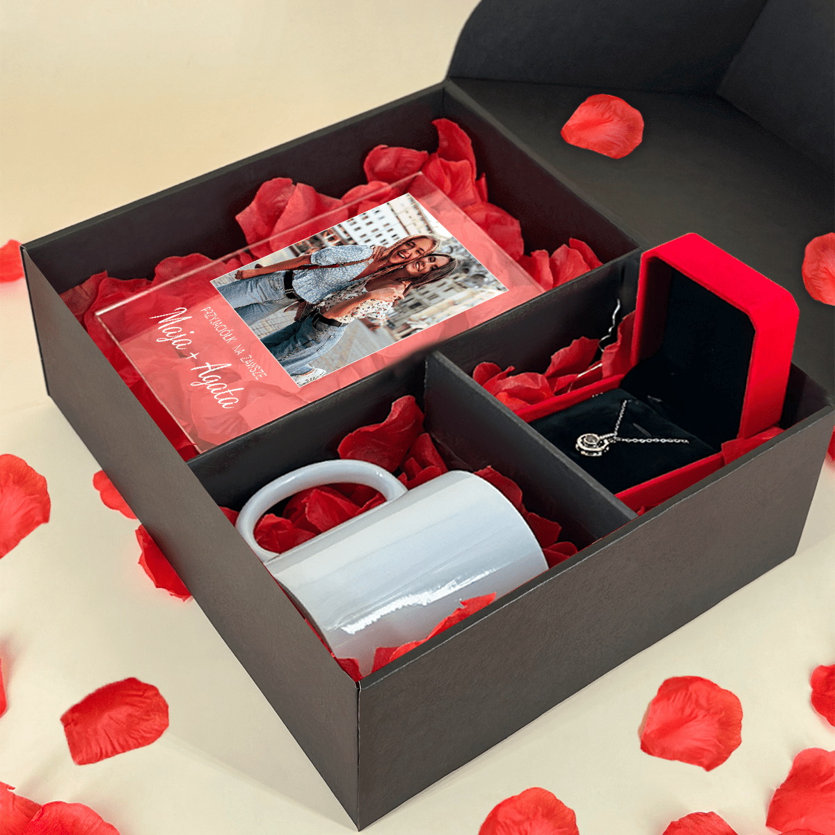 Kubek + szkło + wisiorek - zestaw prezentowy Box 3 w 1 , spersonalizowany prezent dla przyjaciółki - Adamell.pl