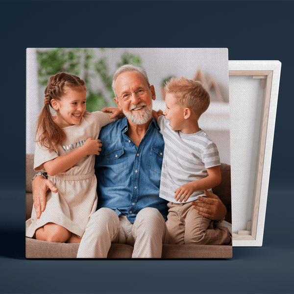 Zdjęcie wnuków z dziadkiem - druk na płótnie, spersonalizowany prezent dla dziadka - Adamell.pl