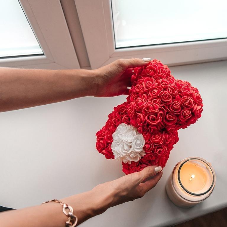 Miś z róż | Czerwony z sercem 25cm + LED ZESTAW, Wyjatkowy pomysł na prezent dla dziewczyny, przyjaciółki, kobiety, najlepsze na walentynki, na 18 urodziny - Adamell.pl - Wyjątkowe Prezenty