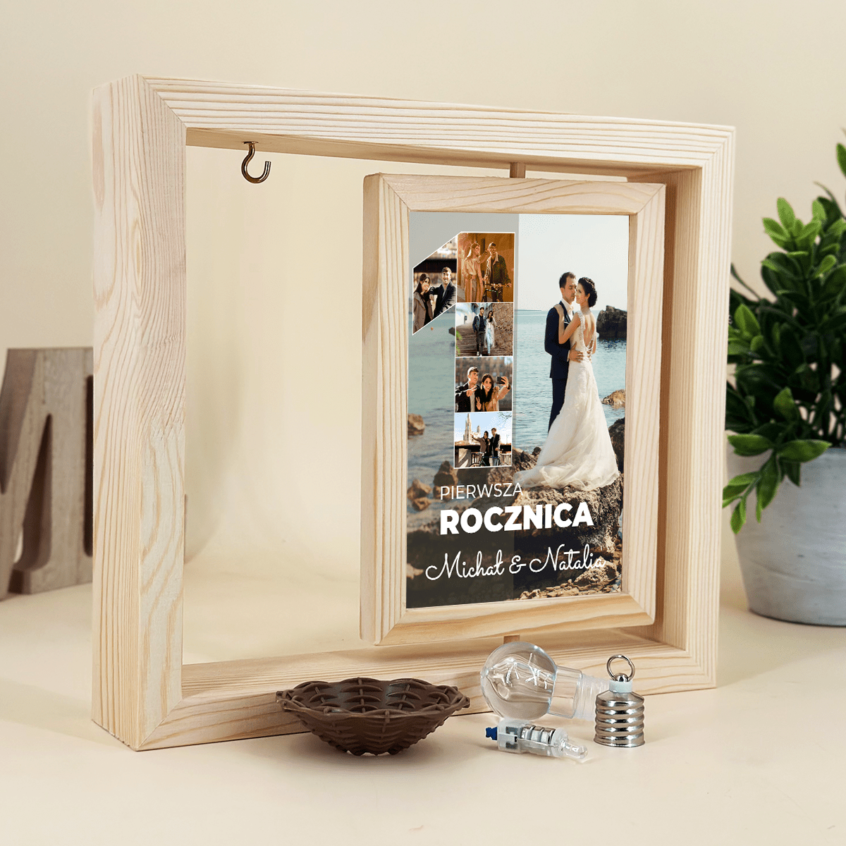 1 rocznica - Druk na szkle w drewnianej ramce + led, spersonalizowany prezent dla pary - Adamell.pl