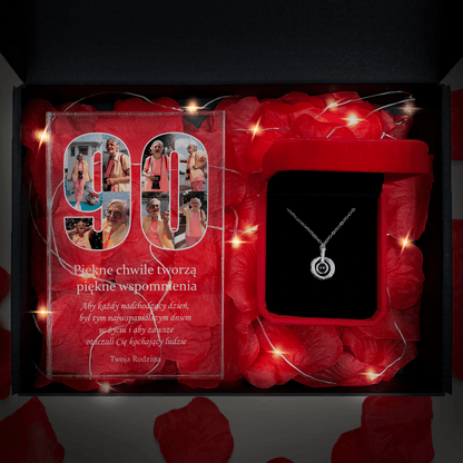 Druk na szkle 90 URODZINY + wisiorek box 2 w 1 - zestaw prezentowy, spersonalizowany prezent na urodziny - Adamell.pl