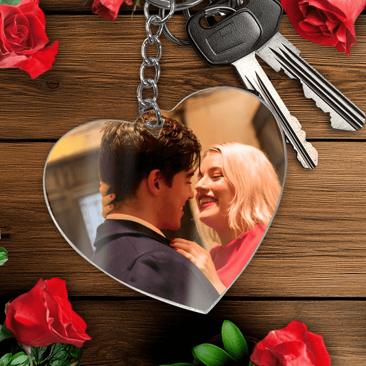 Dwoje zakochanych zdjęcie - brelok do kluczy serce, spersonalizowany prezent dla niej - Adamell.pl