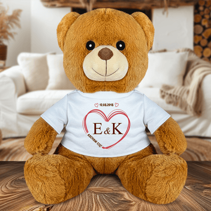 Inicjały w sercu + data - Miś z nadrukiem, spersonalizowany prezent dla niej - Adamell.pl