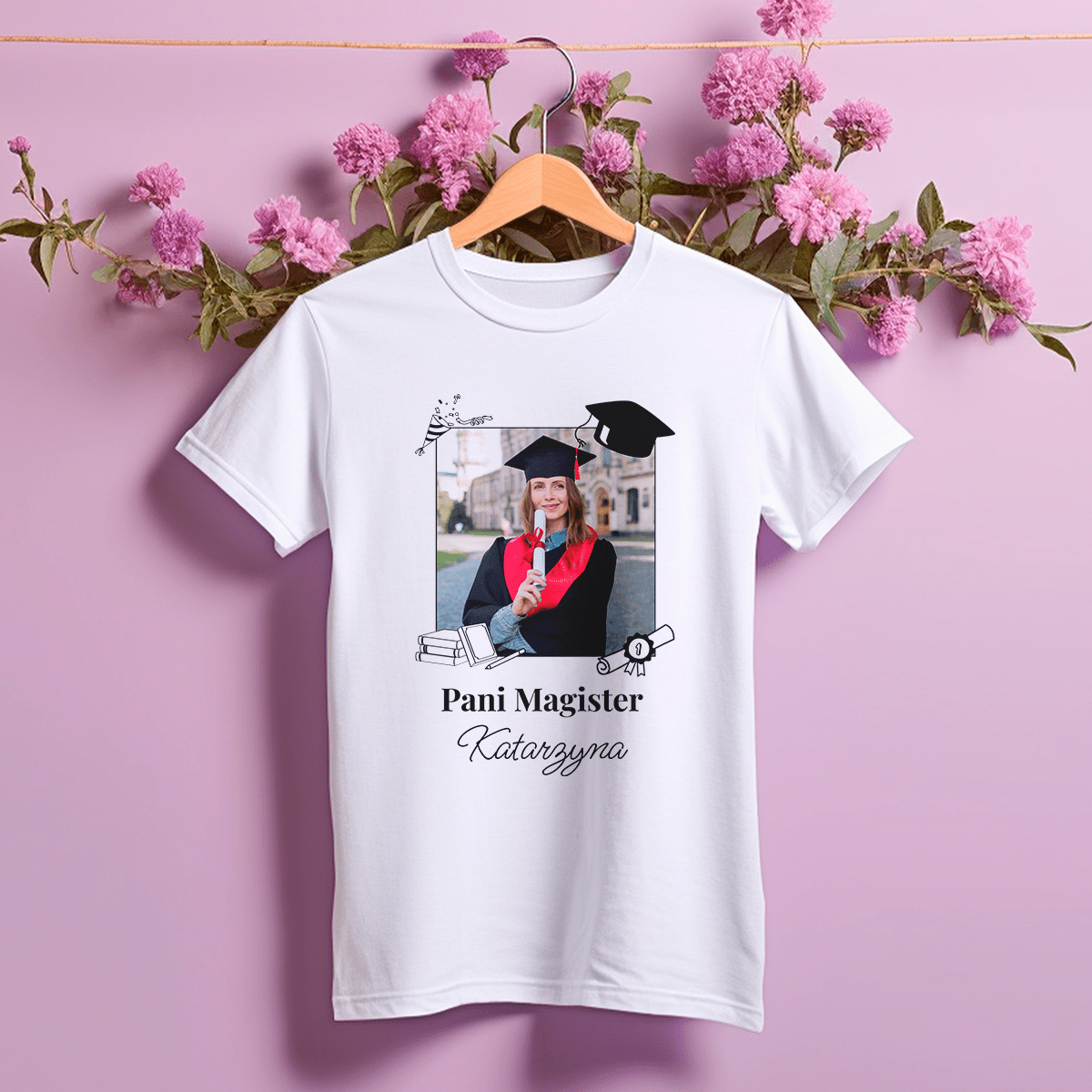 Koszulka damska z nadrukiem PANI MAGISTER - spersonalizowany prezent dla absolwenta - Adamell.pl