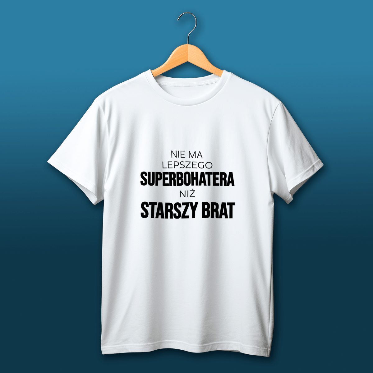 Koszulka męska z nadrukiem BRAT - SUPERBOHATER - spersonalizowany prezent dla brata - Adamell.pl