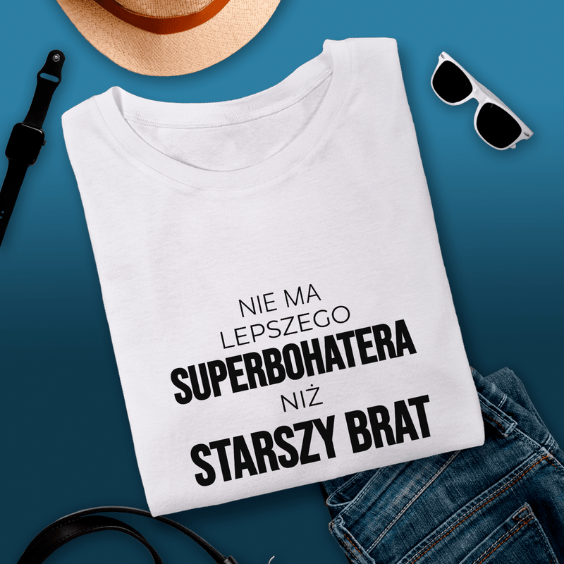 Koszulka męska z nadrukiem BRAT - SUPERBOHATER - spersonalizowany prezent dla brata - Adamell.pl