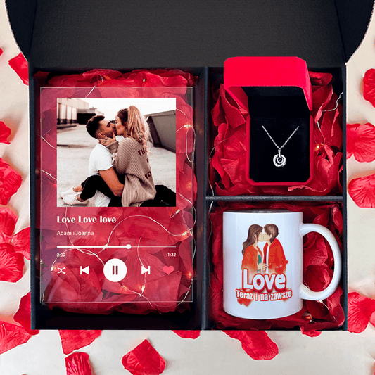 Kubek + druk na szkle LOVE + wisiorek - zestaw prezentowy Box 3 w 1, spersonalizowany prezent dla pary - Adamell.pl