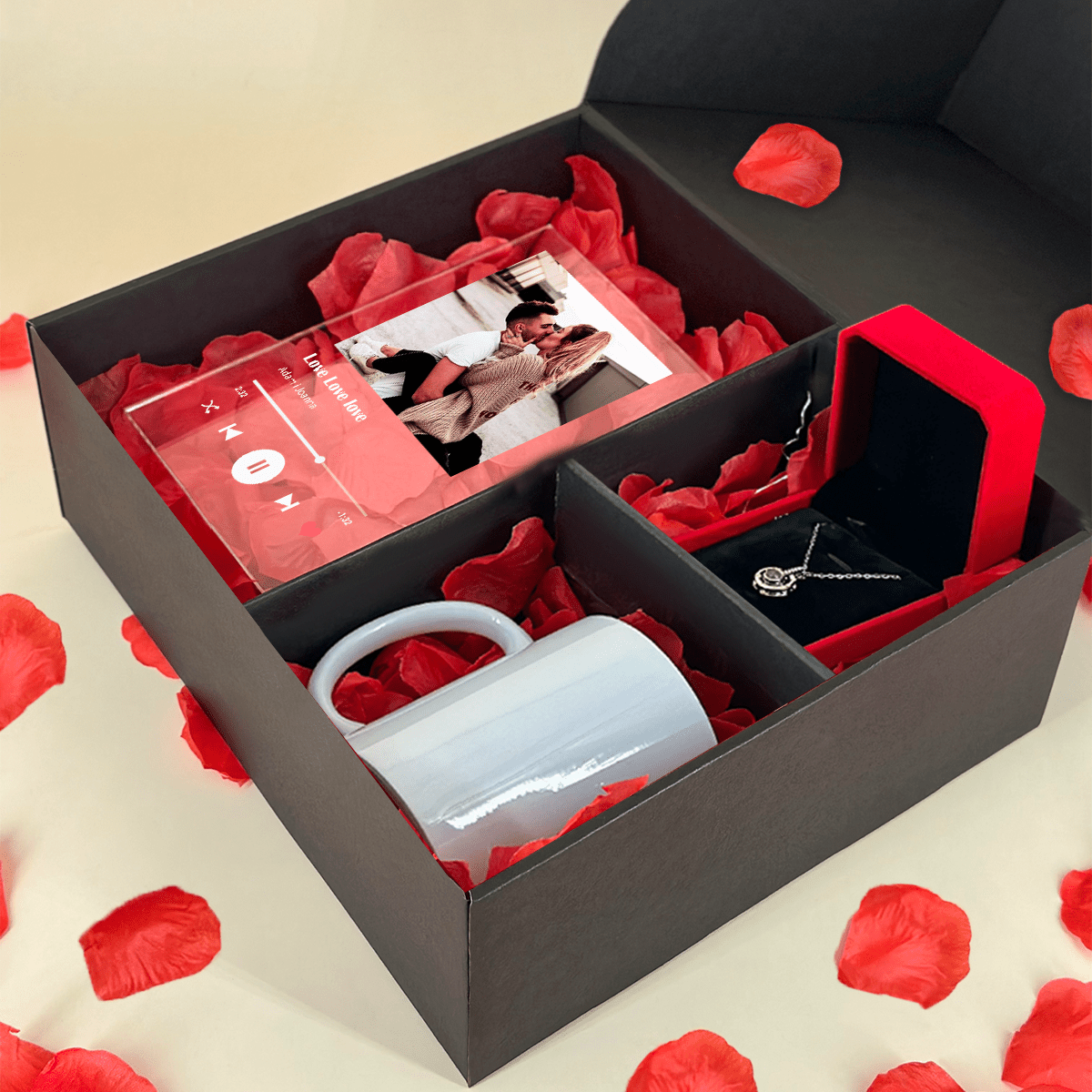 Kubek + druk na szkle LOVE + wisiorek - zestaw prezentowy Box 3 w 1, spersonalizowany prezent dla pary - Adamell.pl