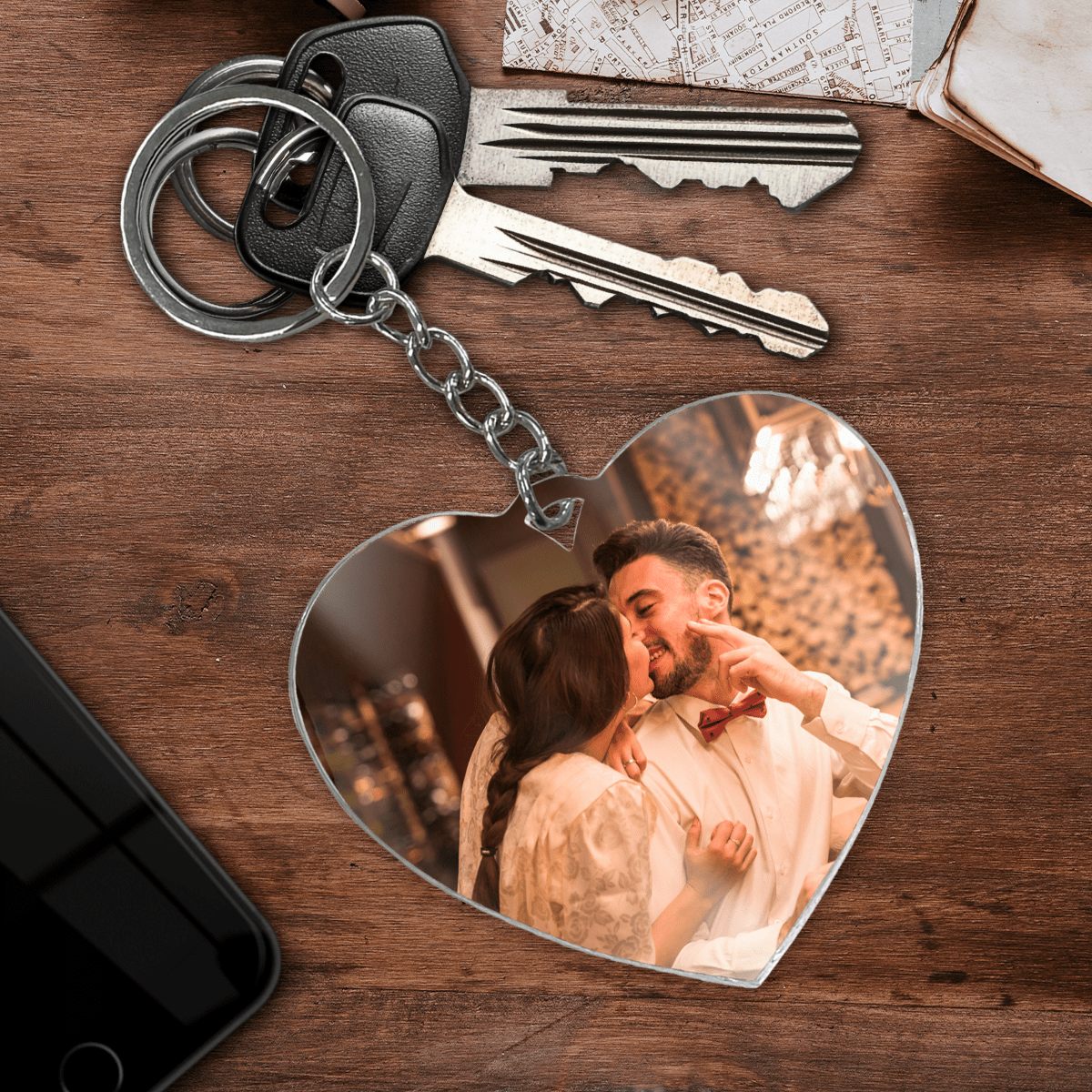 Pocałunek - brelok do kluczy serce, spersonalizowany prezent dla niego - Adamell.pl