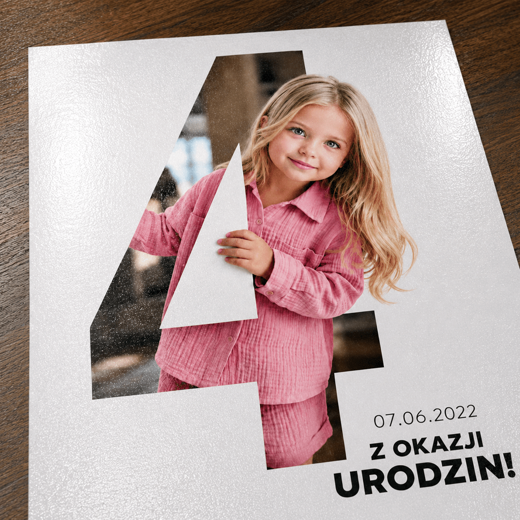 Portret ze zdjęcia na plakacie Radosne Cyfry prezent na urodziny - Adamell.pl