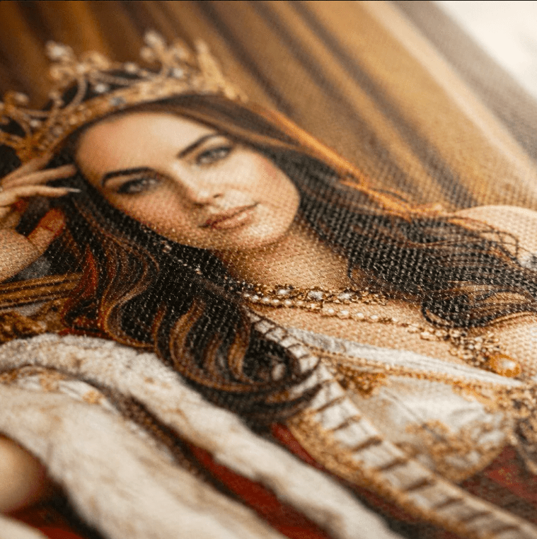 Portret ze zdjęcia na płótnie Portret królowej w koronie — prezent dla kobiety - Adamell.pl