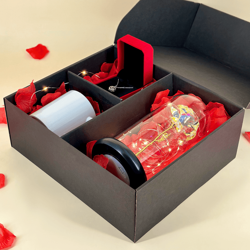 Wieczna róża + kubek z nadrukiem MOJA MAMA + wisiorek box 3 w 1 - zestaw prezentowy, spersonalizowany prezent dla mamy - Adamell.pl