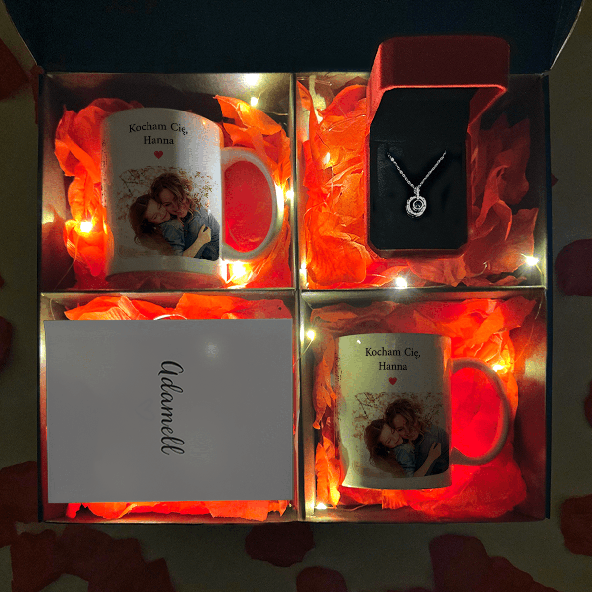 Wisiorek + 2x kubek z nadrukiem NAJLEPSZA MAMA box 3 w 1 - zestaw prezentowy, spersonalizowany prezent dla mamy - Adamell.pl