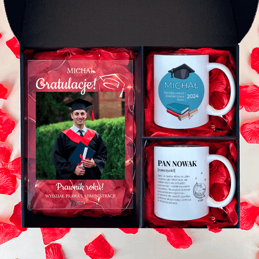 Wydruk na szkle + 2 kubki GRATULACJE - zestaw prezentowy 2 w 1, spersonalizowany prezent dla absolwenta - Adamell.pl