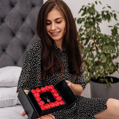 Czarne Pudełko Prezentowe z Wiecznymi Różami na biżuterię + GRATISY - Adamell.pl