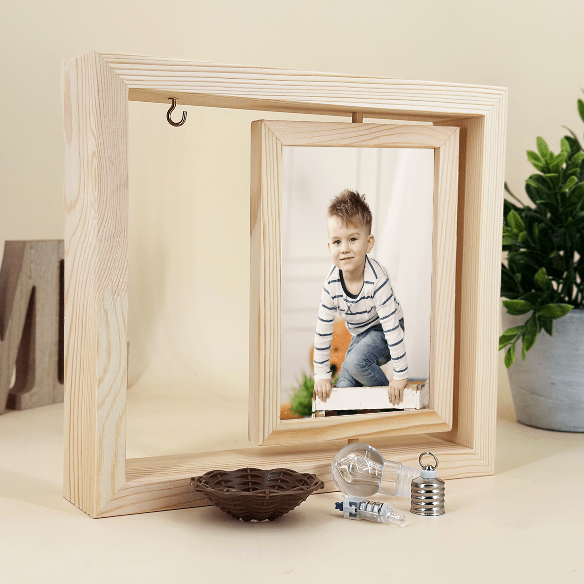 Fotografia dziecka - Druk na szkle w drewnianej ramce + led, spersonalizowany prezent dla dziecka - Adamell.pl