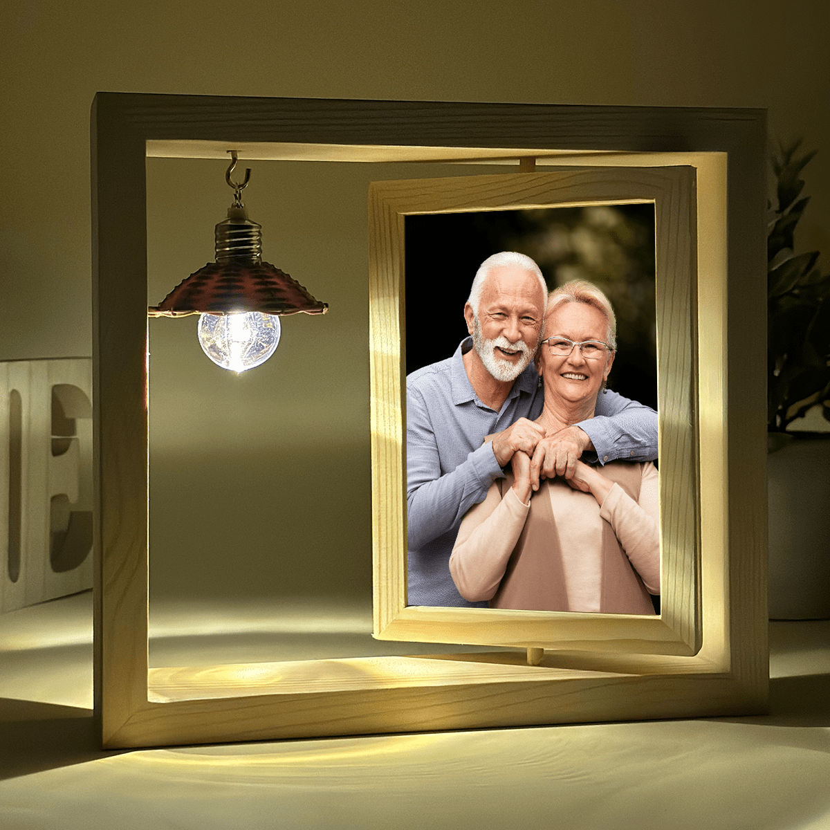 Fotografia mamy i taty - Druk na szkle w drewnianej ramce + led, spersonalizowany prezent dla rodziców - Adamell.pl