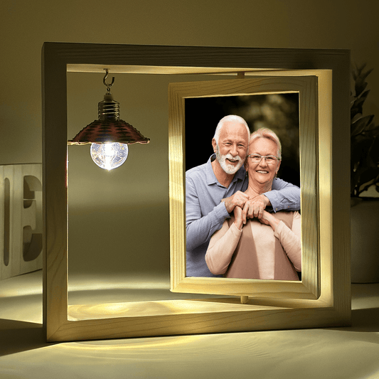 Fotografia mamy i taty - Druk na szkle w drewnianej ramce + led, spersonalizowany prezent dla rodziców - Adamell.pl