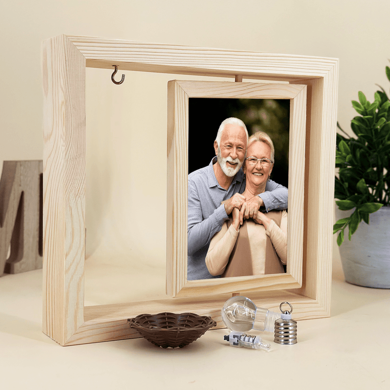 Fotografia mamy i taty - Druk na szkle w drewnianej ramce + led, spersonalizowany prezent dla rodziców - Adamell.pl
