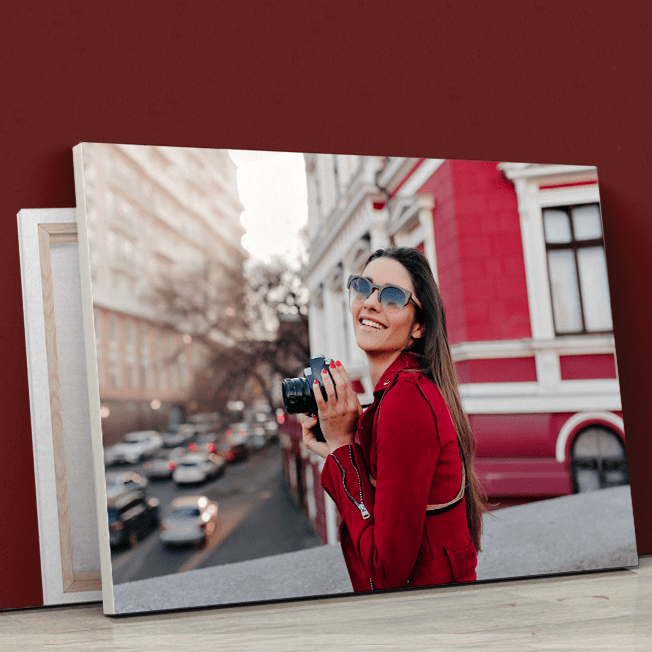 Kobieta z aparatem - druk na płótnie, spersonalizowany prezent - Adamell.pl