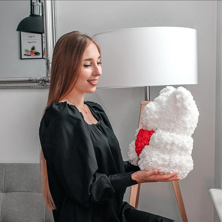 Miś z róż | Biały z sercem 40cm - Adamell.pl - Wyjątkowe Prezenty