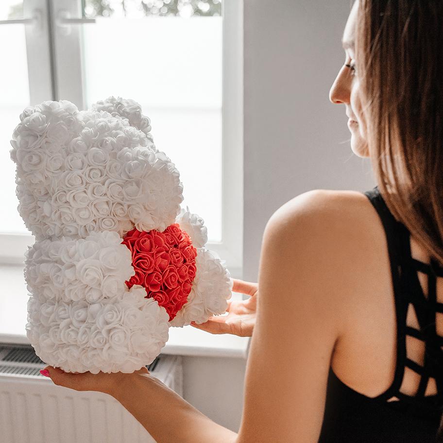 Miś z róż | Biały z sercem 40cm - Adamell.pl - Wyjątkowe Prezenty