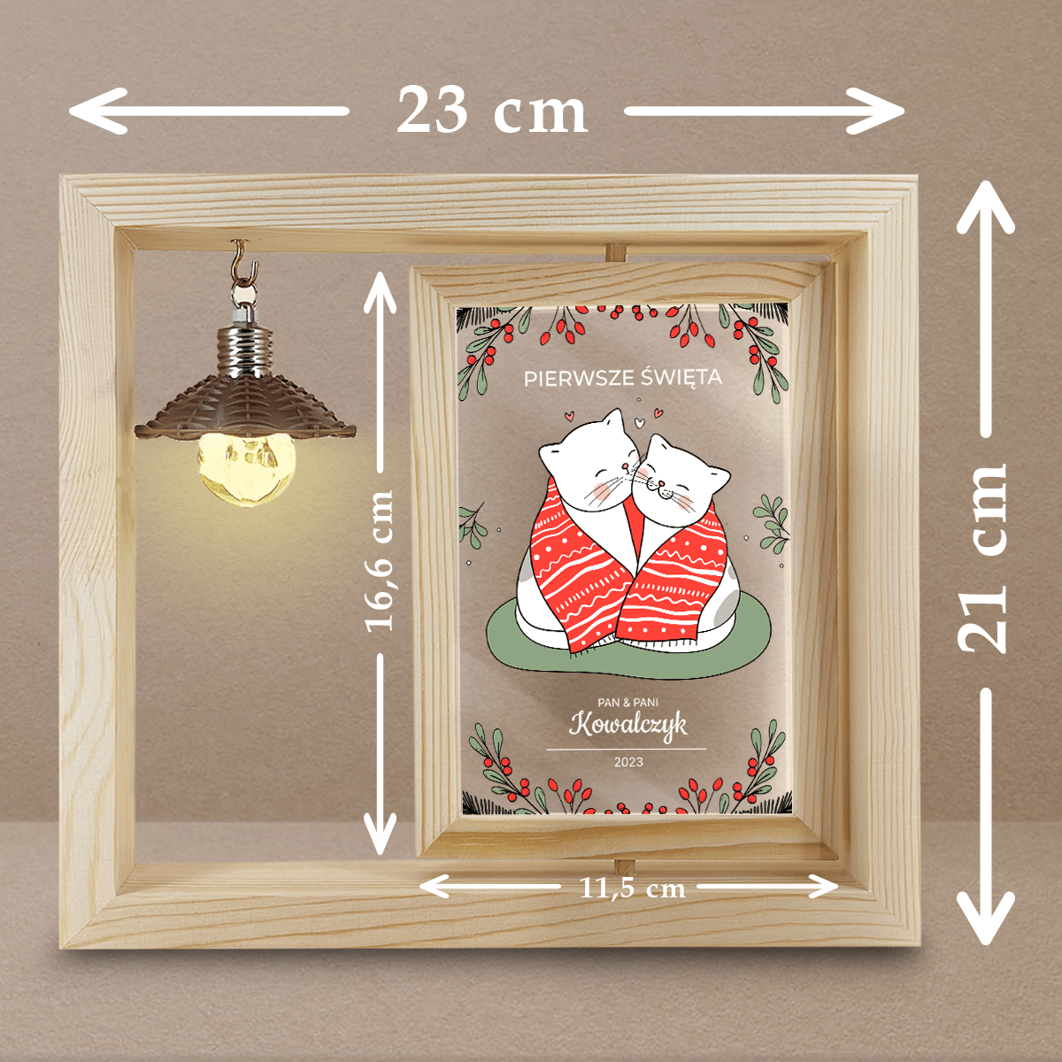 Pierwsze święta grafika koty - Druk na szkle w drewnianej ramce + led, spersonalizowany prezent dla żony - Adamell.pl